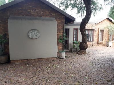 Duet For Sale in Menlyn, Pretoria