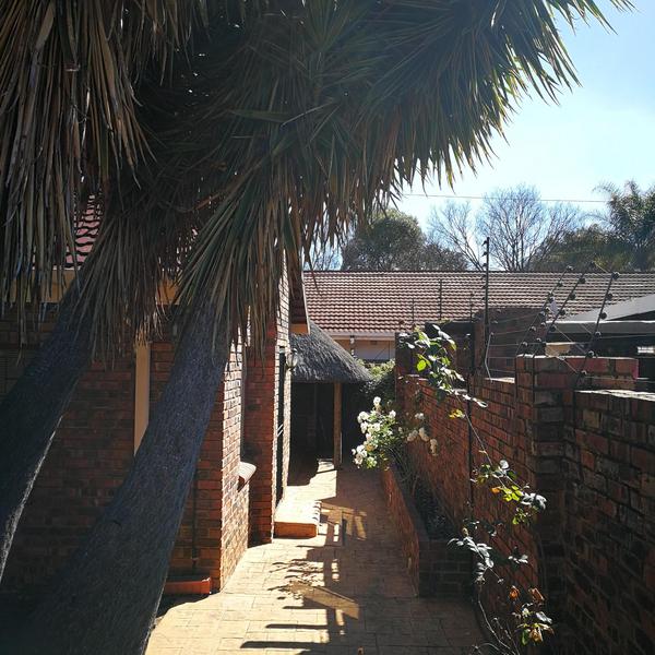 Duet For Sale in Menlo Park, Pretoria